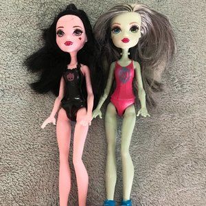 Set of 2 Monster High Dolls - Draculaura & Frankie Stein from 2015